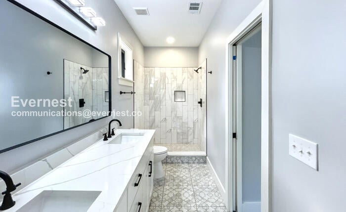 Building Photo - 415 S University St