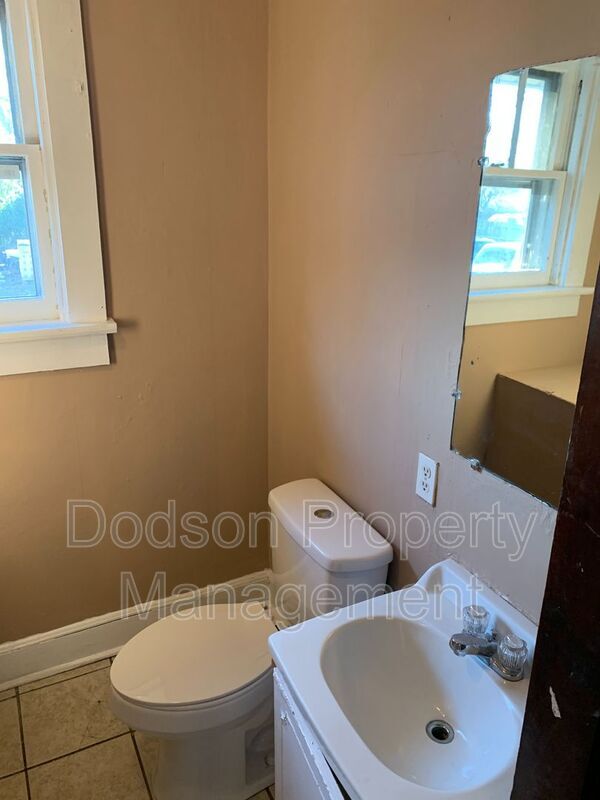 Building Photo - 901 E Nine Mile Rd