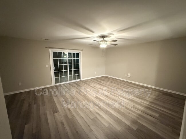 Building Photo - 337 S Pointe Dr