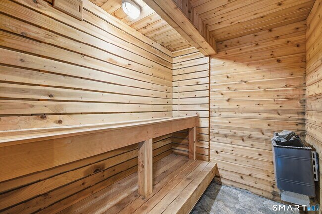 Building Photo - 1 Tulip Tree Ln