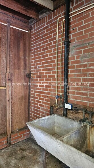 Building Photo - 630 Alder St