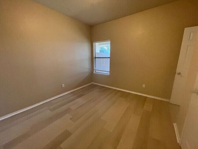 Building Photo - (((3/2)))Duplex Home @ Perfect Weatherford...