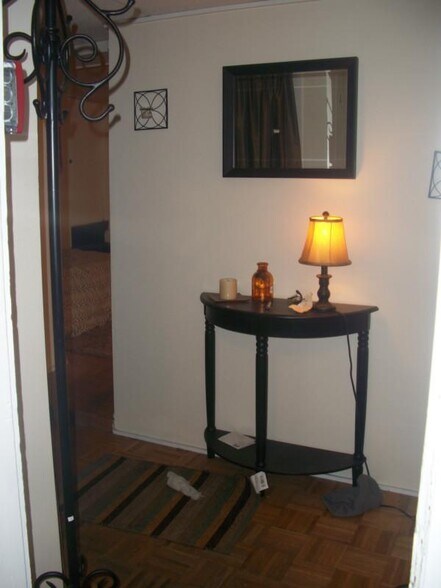 Building Photo - 40 Anderson St