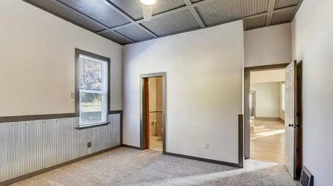 Building Photo - Must See 3 Bedroom Near Creighton!!