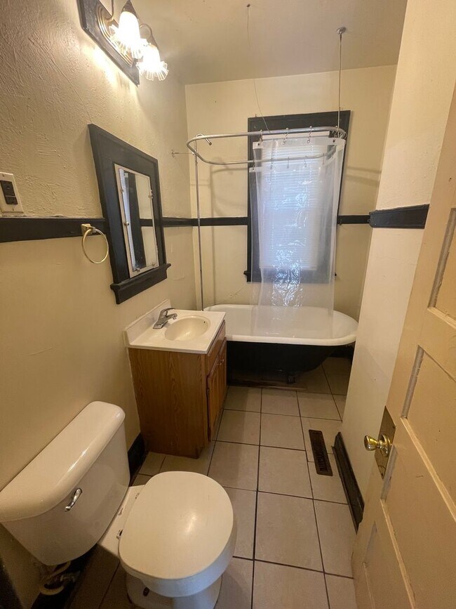 Building Photo - **First month rent half off**