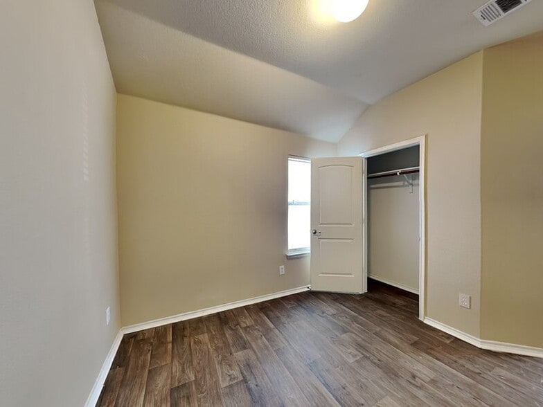 Building Photo - 1114 Bexar Ave