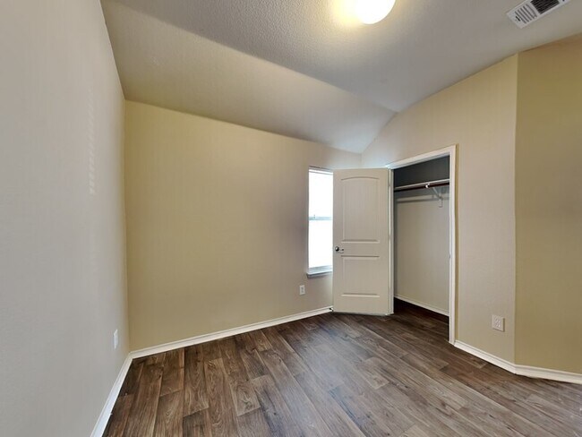 Building Photo - 1114 Bexar Ave