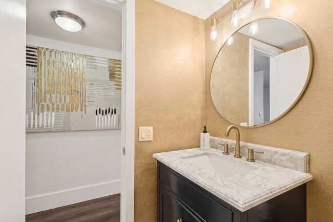 Building Photo - 1301 River Reach Dr