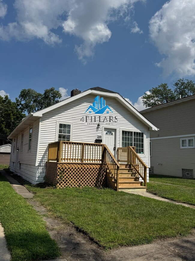 Building Photo - "Beautiful 3-Bedroom Retreat with 2 Baths ...