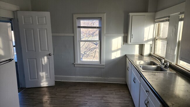 Building Photo - 1346/1348 George St.