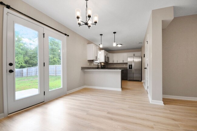 Building Photo - Pet Friendly Three Bedroom!