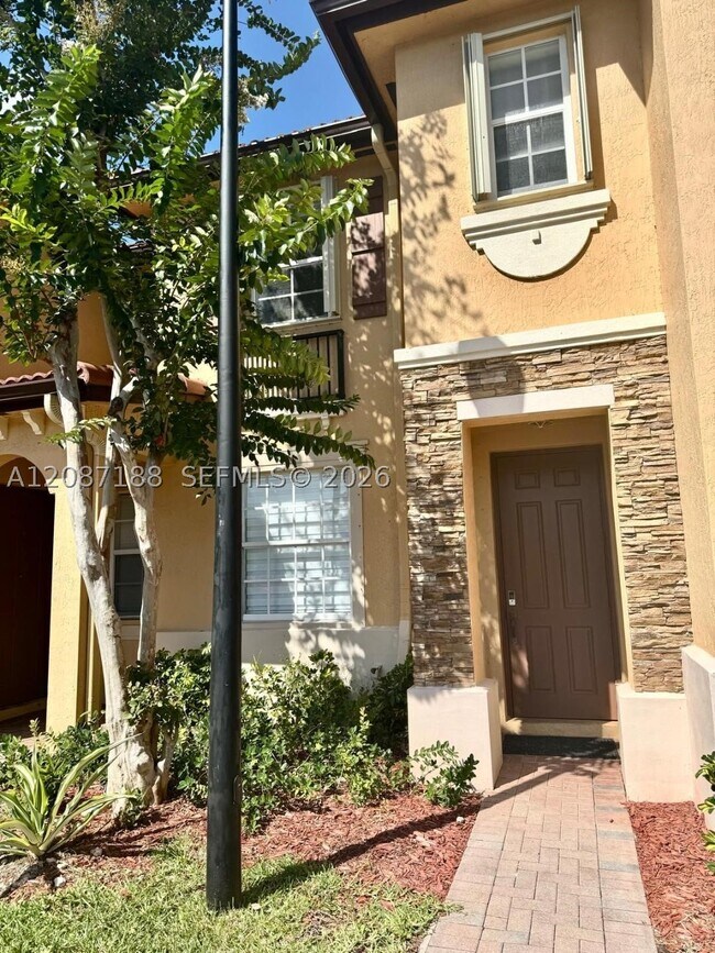 Building Photo - 3355 NE 13th Cir Dr