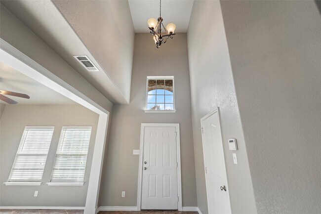 Building Photo - 500 Braewick Dr