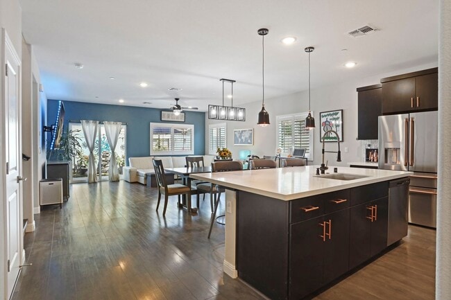 Building Photo - Spacious 5 Bedroom Home in Lodi with 1st f...