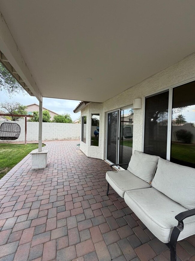 Building Photo - 902 S Surfside Dr