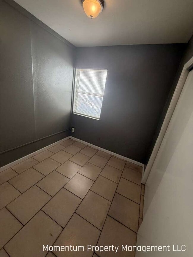 Building Photo - Cozy 2 bedroom/1 bathroom Single family home in the heart of Ybor! AVAILABLE FOR IMMEDIATE MOVE IN!!