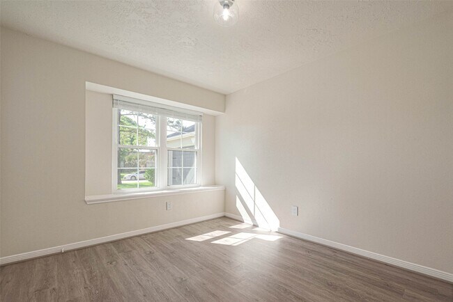 Building Photo - 416 Heatherwood Ct