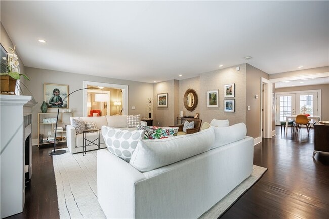 Building Photo - 230 San Gabriel Dr