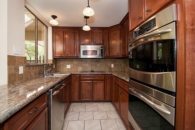 Building Photo - 201 Vanderpool Ln