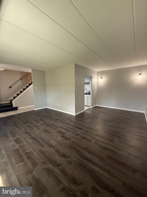 Building Photo - 306 Village Walk