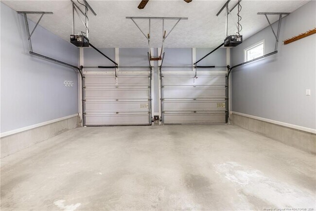 Building Photo - 789 Daphne Ln