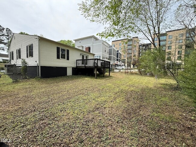 Building Photo - 215 Walnut St