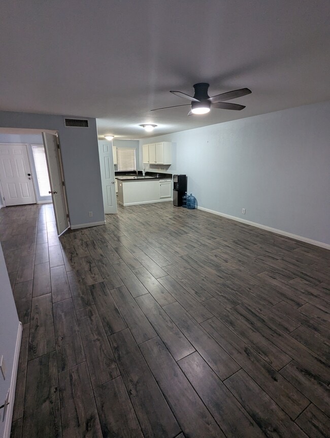 Building Photo - Unit 1006