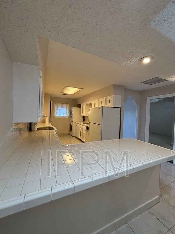 Building Photo - 1500 Palm Valley Dr W