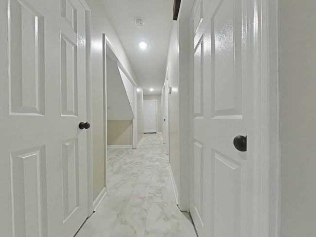 Building Photo - 6449 Kelmscot Ct