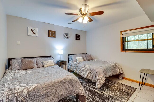 Building Photo - 1530 Wooded Acres Dr