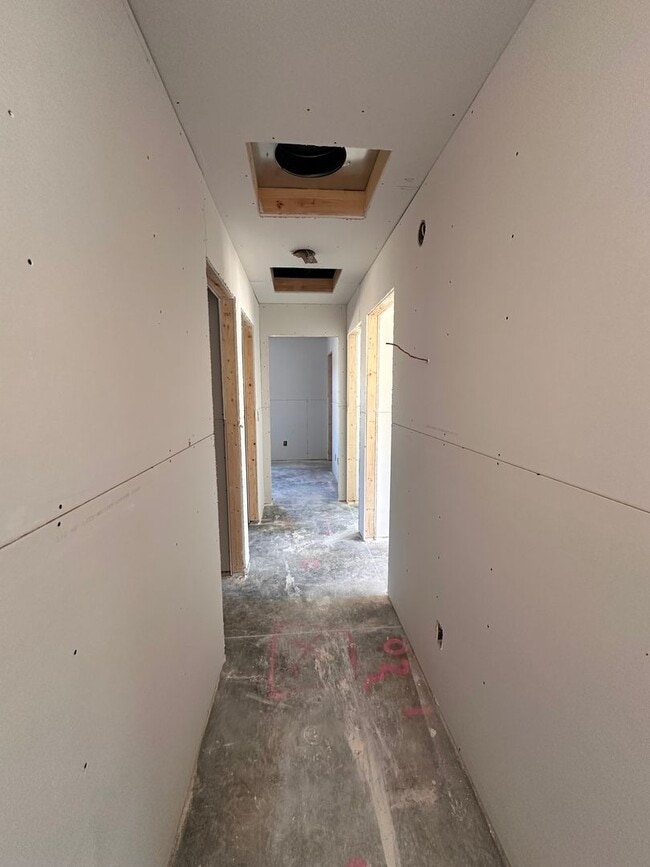 Building Photo - 4 Bed 3 Bath Brick Home