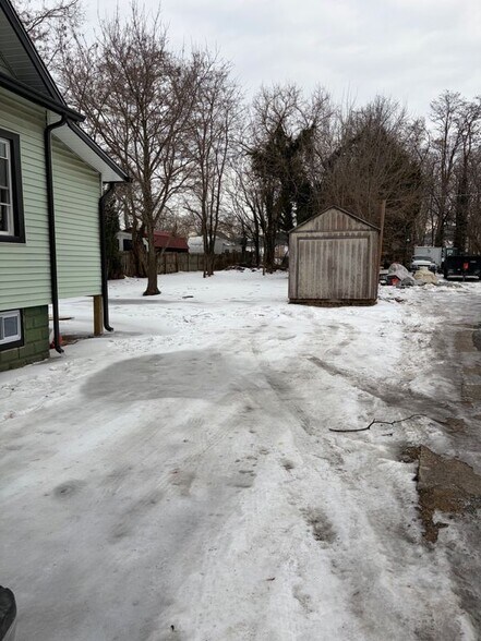 Building Photo - 314 W Peach St