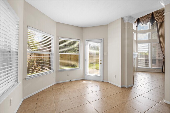 Building Photo - 1111 Blue Leaf Dr