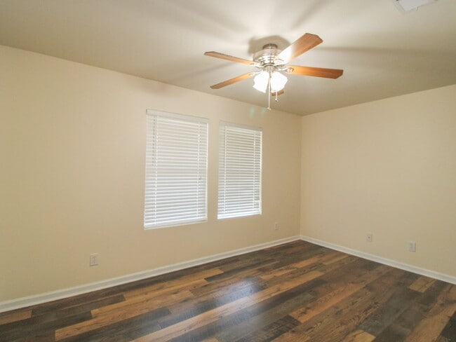 Building Photo - Modern and updated home in desirable East ...