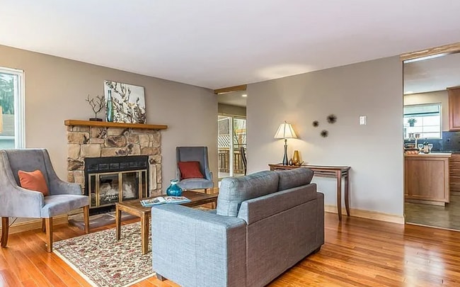 Building Photo - Remodeled 3BR Home Near DT Seattle – A/C, ...