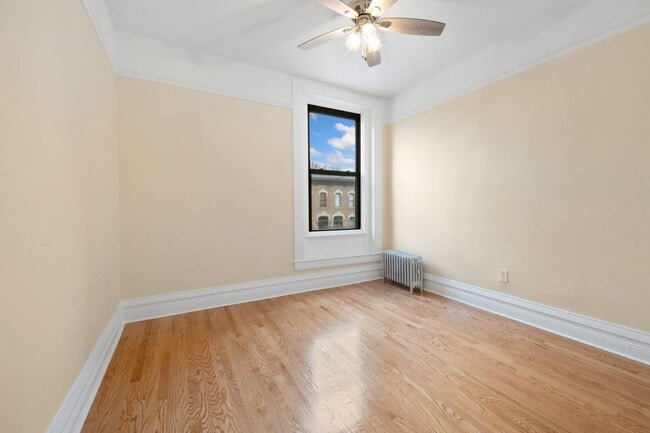 Building Photo - 3136 S Prairie Ave
