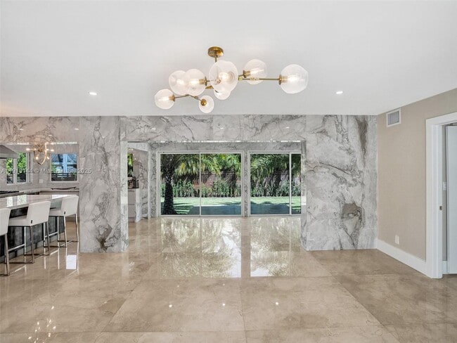 Building Photo - 2421 NE 7th Pl