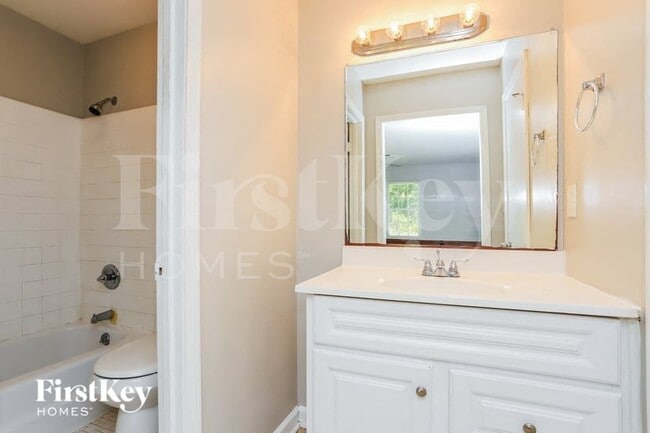 Building Photo - 6580 Short Rd