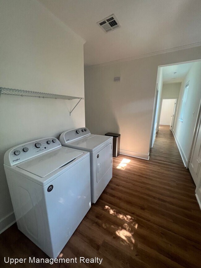 Building Photo - 4 br, 2 bath Apartment - 1531 - 1533 Lower...