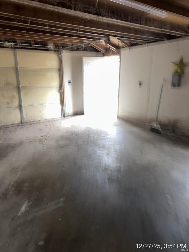 Building Photo - 1009 E Spraker St