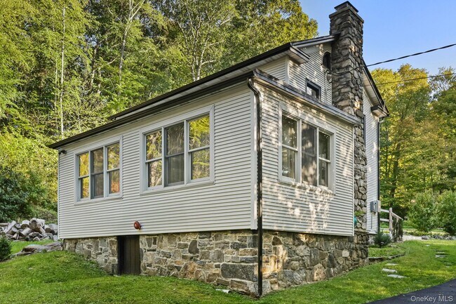 Building Photo - 1302 NY-22