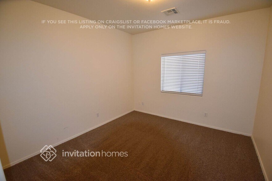 Building Photo - 2213 W Carolina Dr