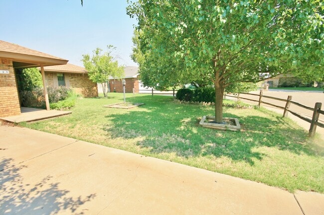 Building Photo - 3 Bed 2 Bath Home in Zia School District!