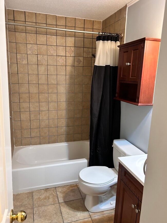 Building Photo - 426 Larkspur Ct