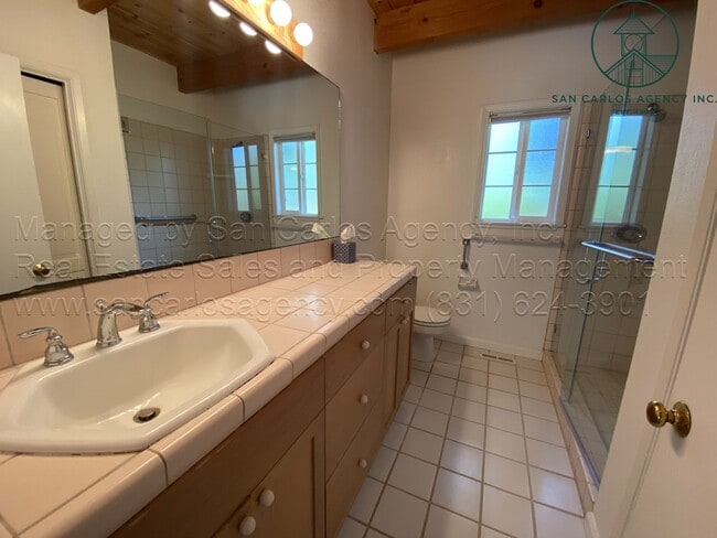 Building Photo - Spacious Three Bedroom Home in Carmel Hill...