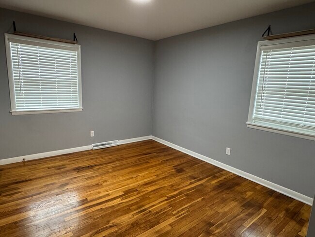 Building Photo - 3319 Marquette St