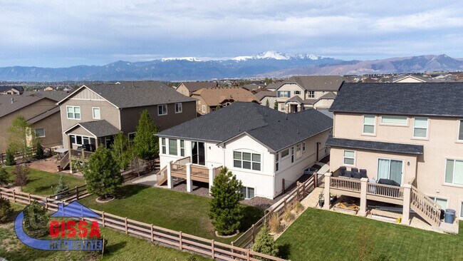 Building Photo - Beautiful home with 5 bedrooms, 4 bathroom...