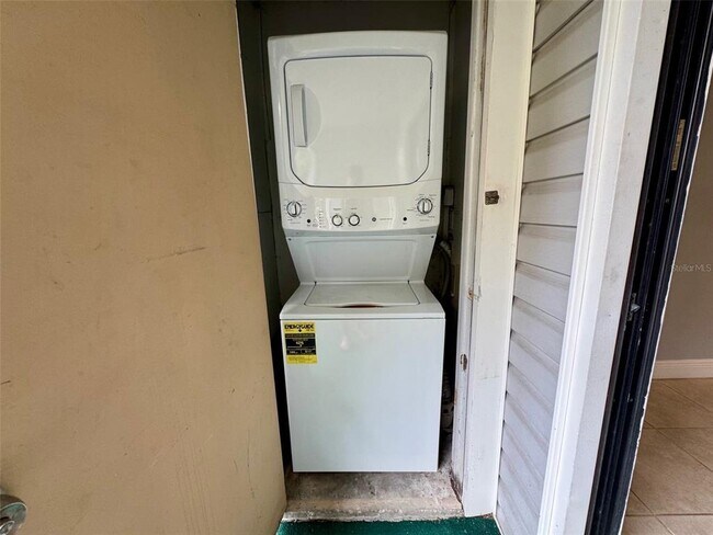 Building Photo - 5023 Terrace Palms Cir