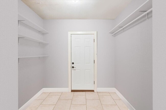 Building Photo - 15102 Bowling Ln