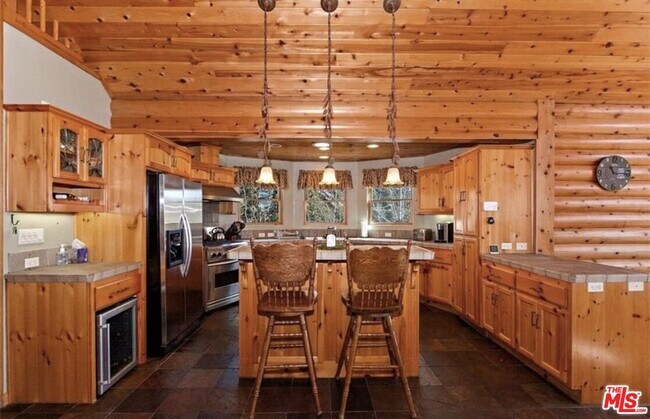 Building Photo - 1165 Green Mountain Dr